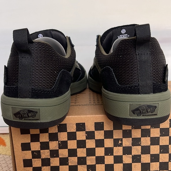 Vans WMNS Zahba
Fatigue/Black
VN0007QQFTB
SNEAKERS - Picture 14 of 16